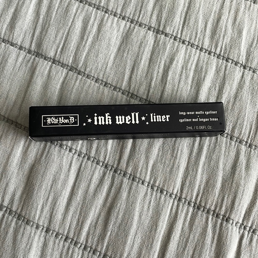 Kat Von D Long-wear Matte Eyeliner